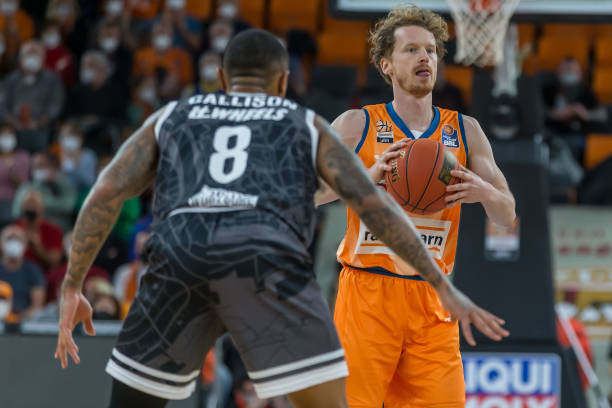 承受着巨大 承受着巨大