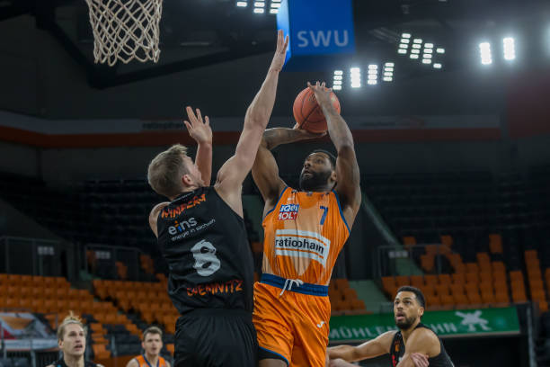 守时给队友 守时给队友